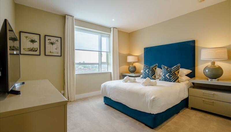 2 bed property in Westferry Circus, London